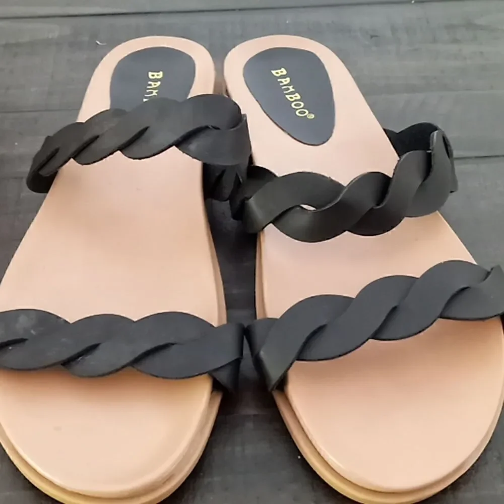 Bamboo flip flops size 8 and 1/2 good condition